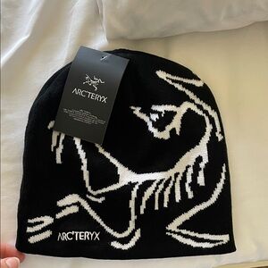 Arc'teryx Black and White Graphic Beanie